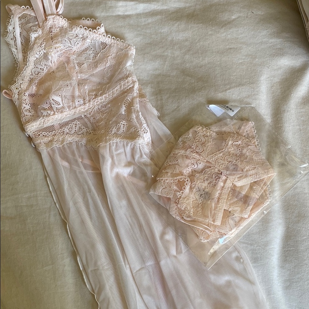 Elegant Lace Nightgown Set in Soft Pink